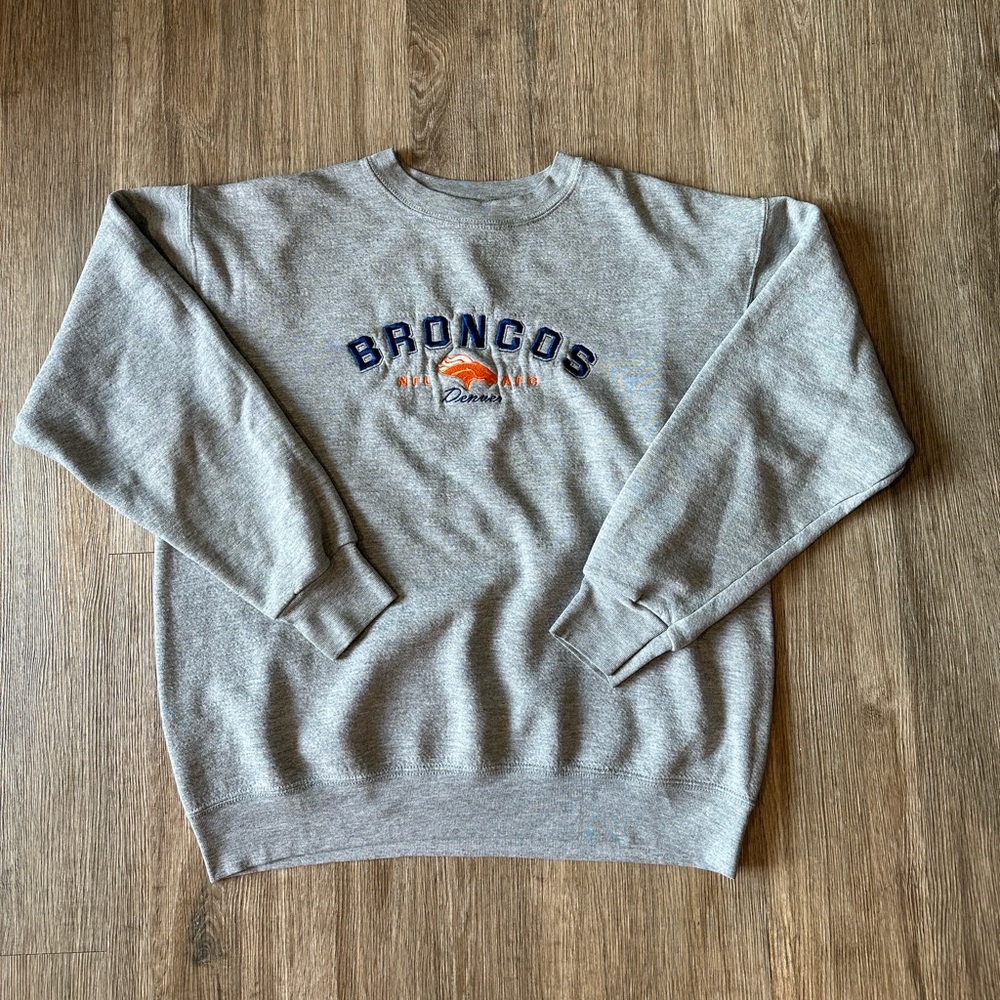 Vintage Denver Broncos embroidered crewneck